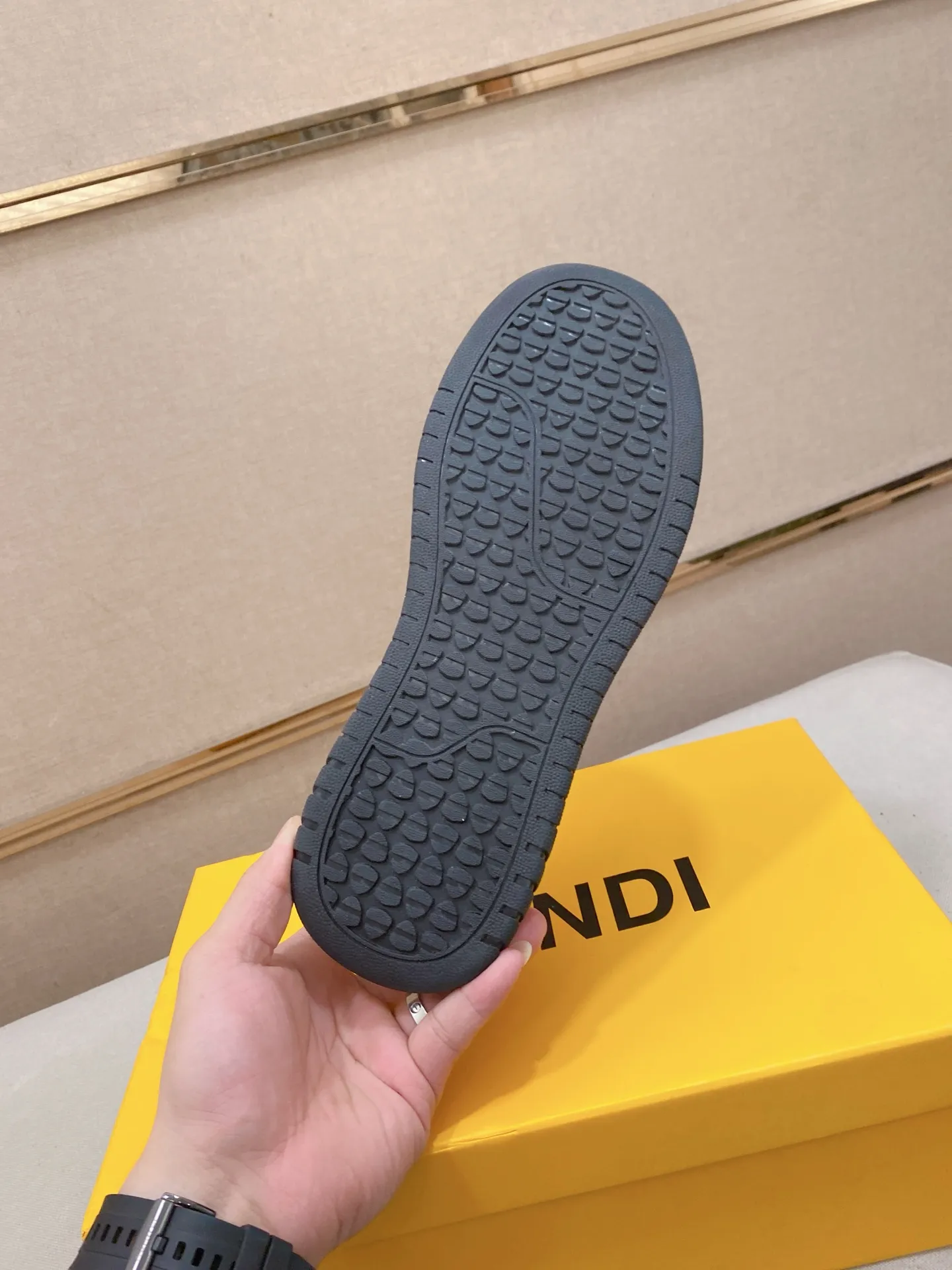 Factory price 380💰 (fendi) New style 👊🏻 upper 🇮🇹 imported cowhide fabric 🇩🇪 lining imported sheepskin lining. The original outsole is molded to highlight the identity of every man, and the upper foot is elegant and stable🚶🏻🚶🏻The high-end custom counters reproduce the original version📯No matter the wind or rain, the shoe last remains unchanged and can withstand the verification of time🔍️,🔵 Size: 38-44